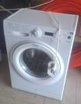 pralka typ slim firmy Ariston z wyswietlaczem