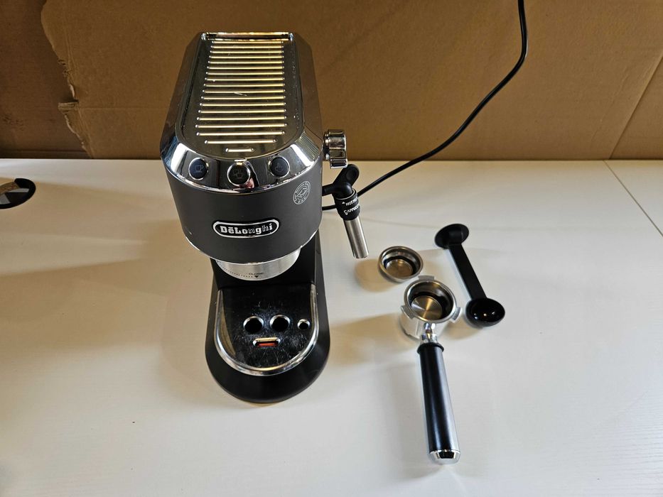 Ekspres Ciśnieniowy Kolbowy DELONGHI Dedica Style EC685.BK 1300 W