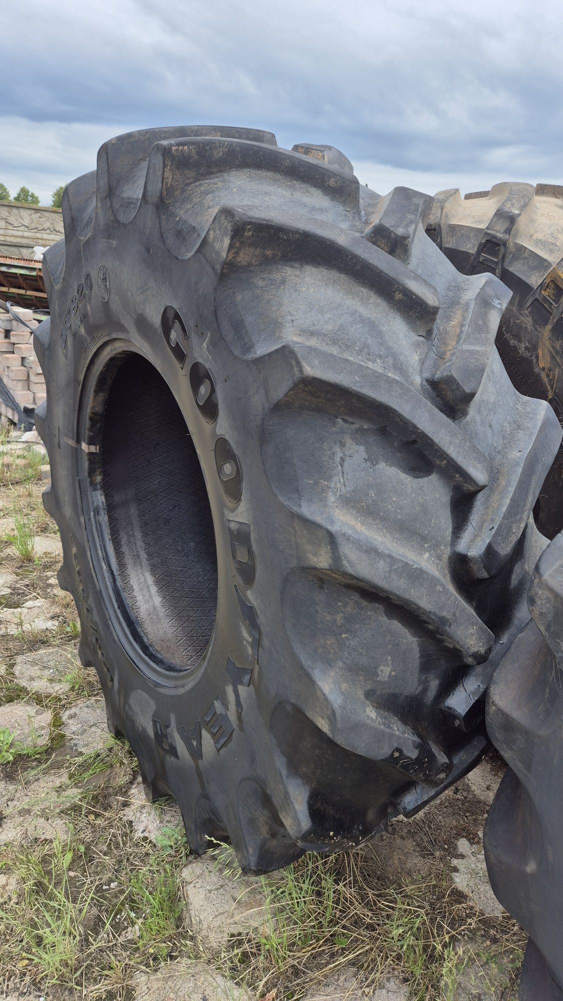 Opona kombajn goodyear 800/65R32 650/75R32