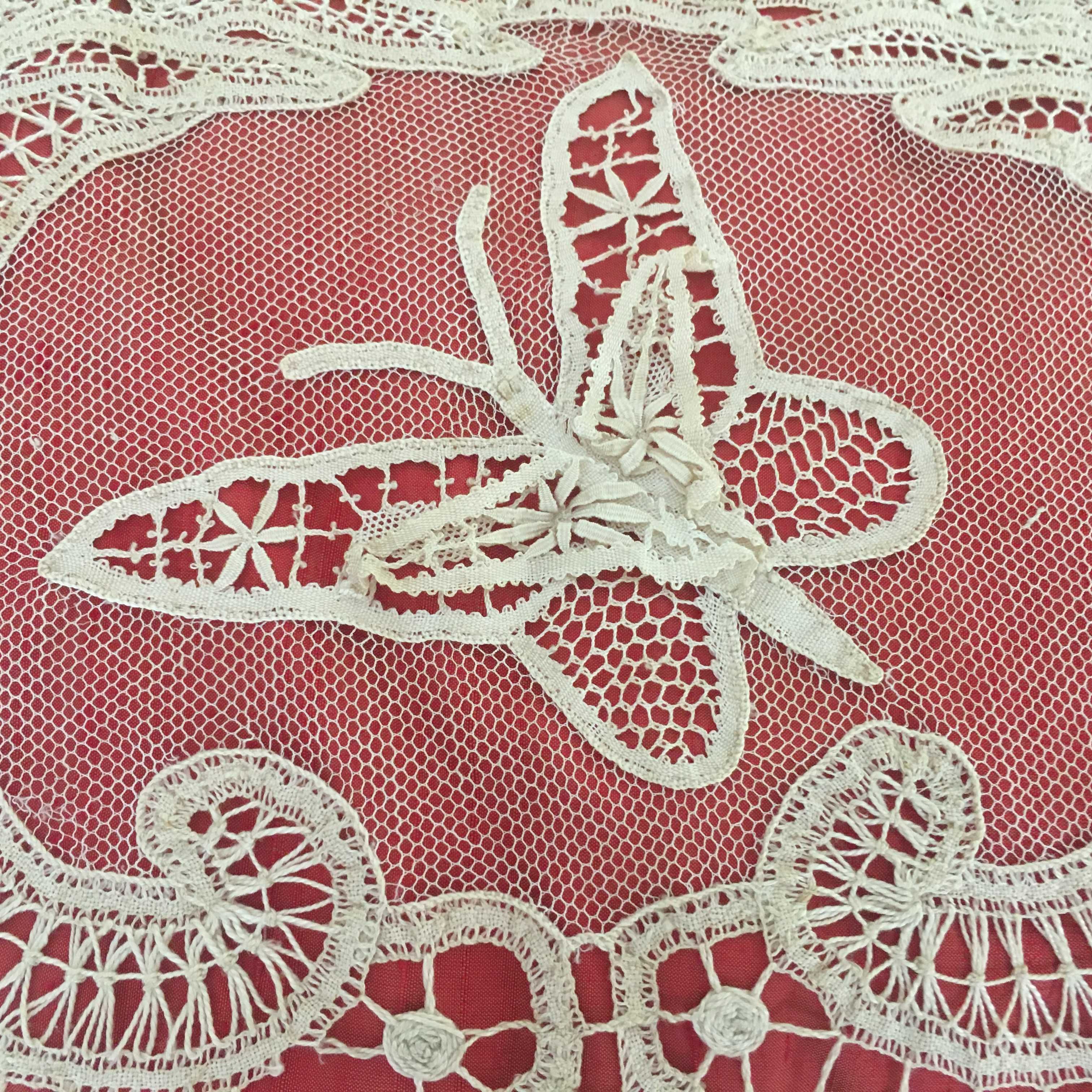 Almofada com borboleta bordada renda de bilros