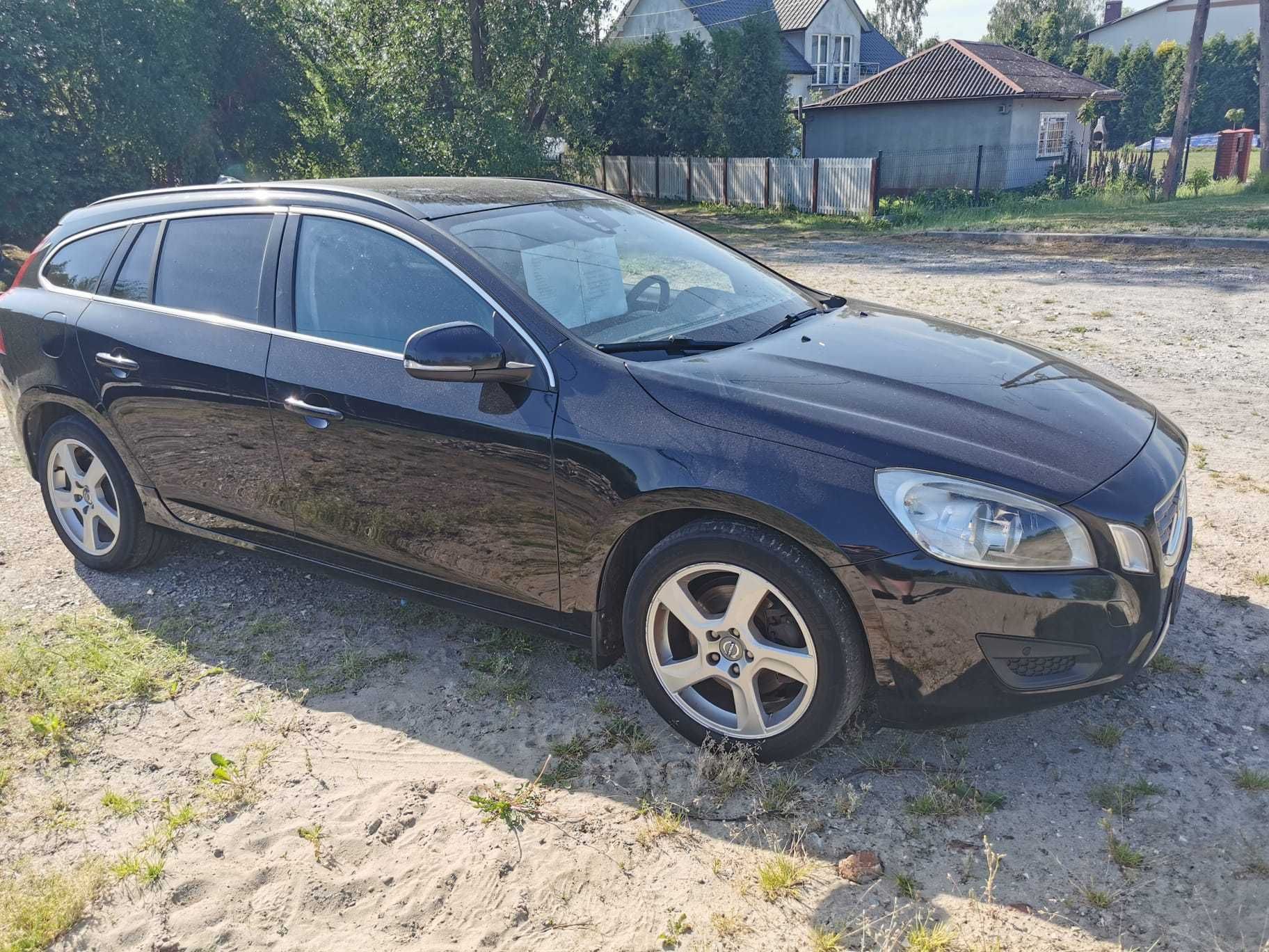 Komfortowe rodzinne auto Volvo v60 1,6 eDrive D2