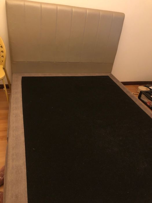 Cama com 2 gavetas em cada lateral