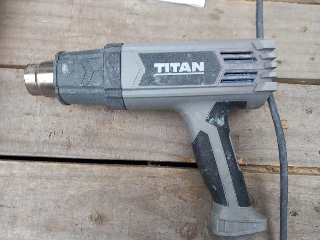 Opalarka elektryczna TITAN TTB773HTG 2000W