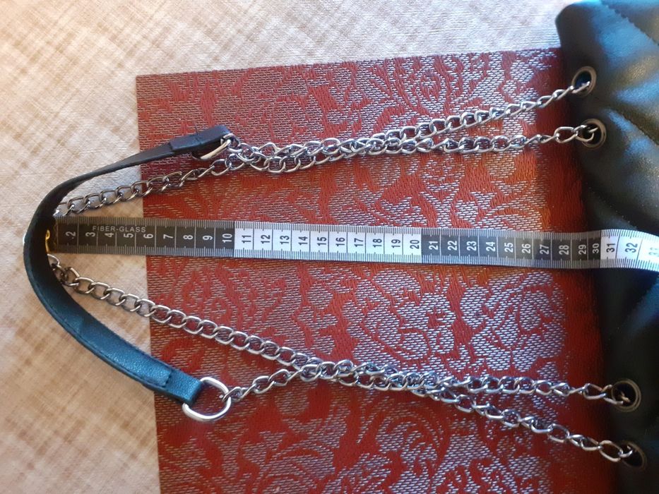 Сумка жіноча стьогана на замку