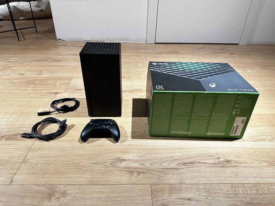 Xbox series X - 1TB, komplet, gwarancja + podstawka chłodząca z aku.
