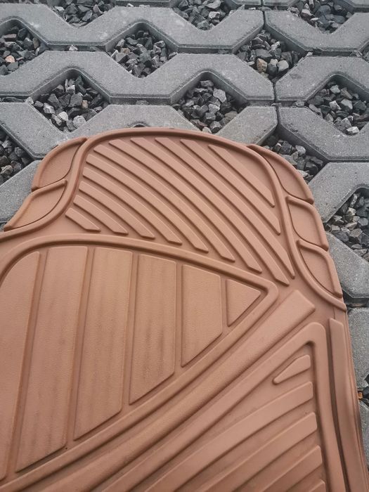 Dywaniki gumowe volvo