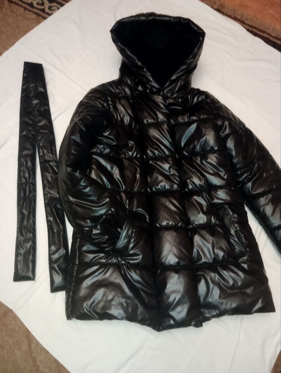 Пальто чёрное лаковое  LC WAIKIKI 140-146cm ( подростковое 10-11 лет)