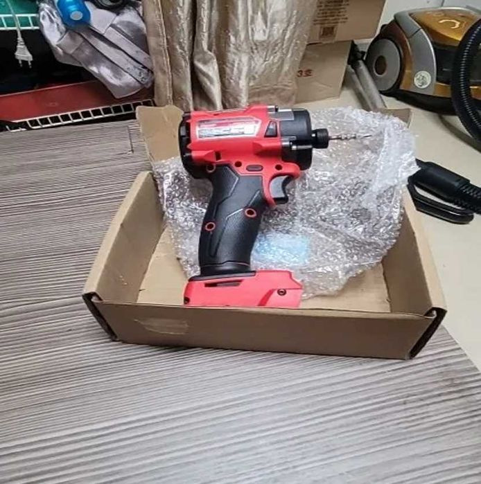 Импакт Milwaukee Brushless 18V — бесщёточный ударный шуруповёрт 300Н/м