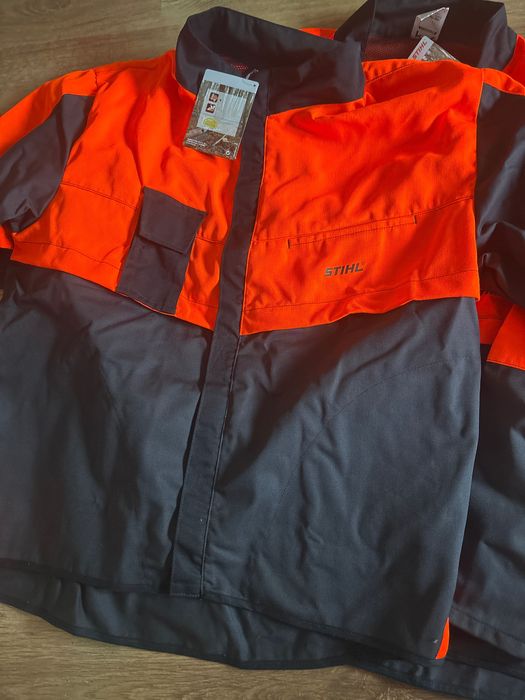 Kurtka odblaskowa do lasu