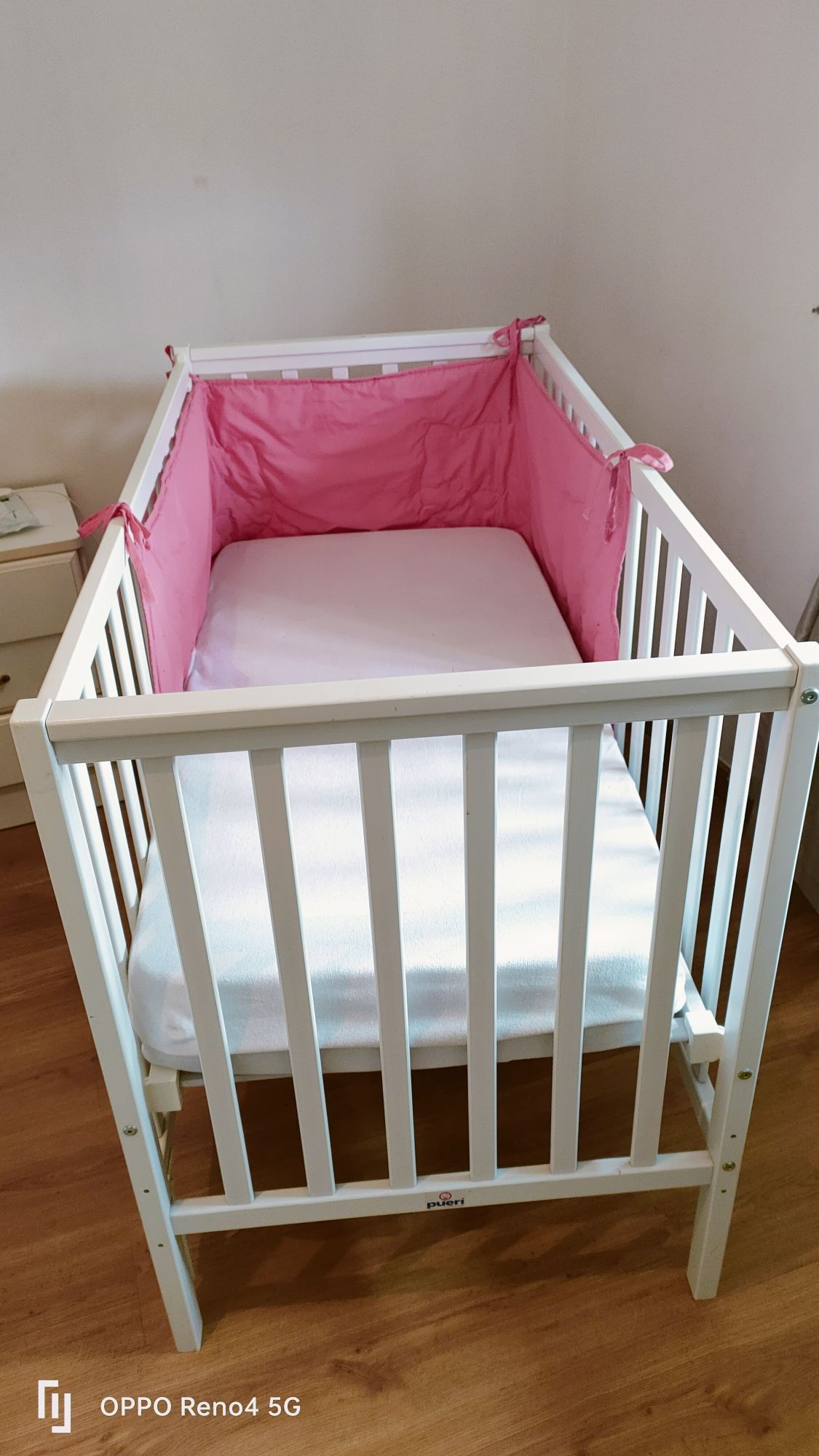 Cama branca para bebê