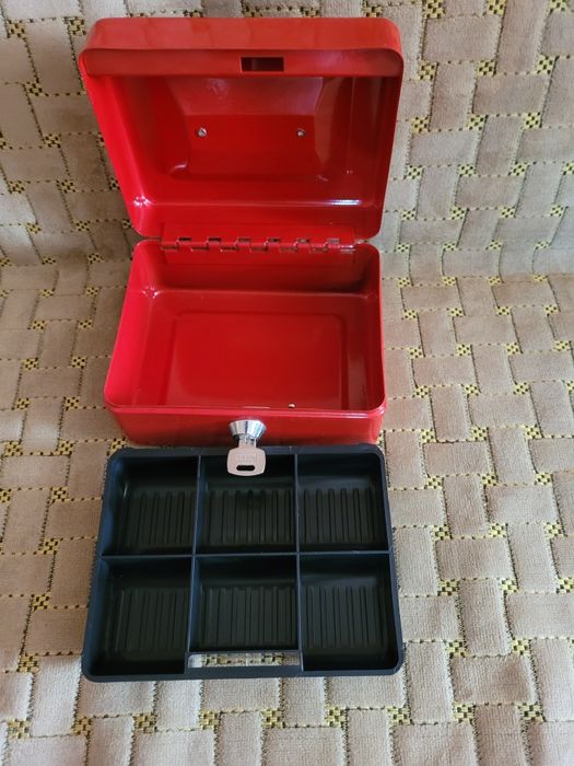 Продам сейф CASH  BOX