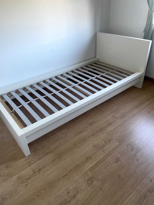 Cama Solteiro Ikea Malm com colchão 200 x 90