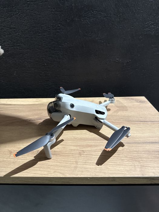 Dron DJI Mini 4 Pro Fly More Combo (RC 2) Wideo 4K/60FPS HDR, 249g