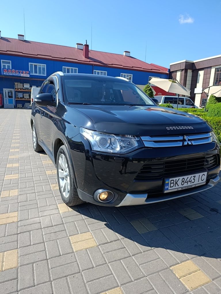 Мітсубісі аутлендер