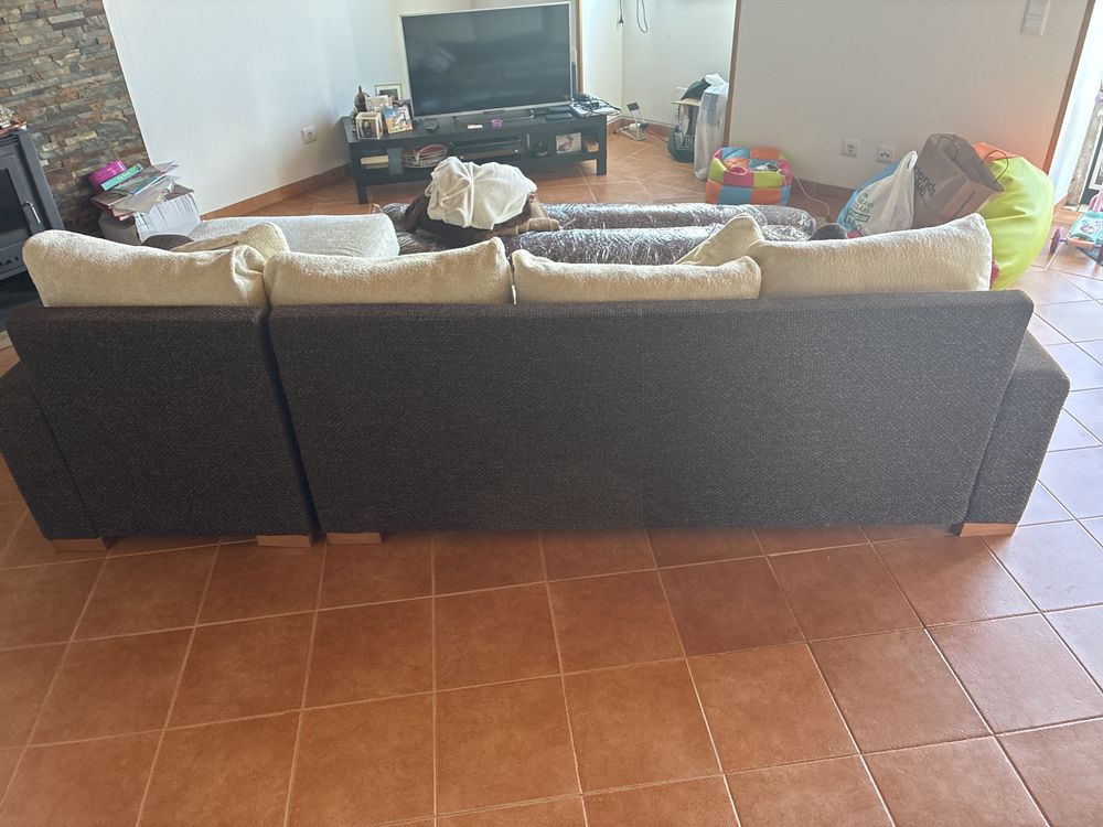 Vendo sofá com chaise longue, com 4 lugares