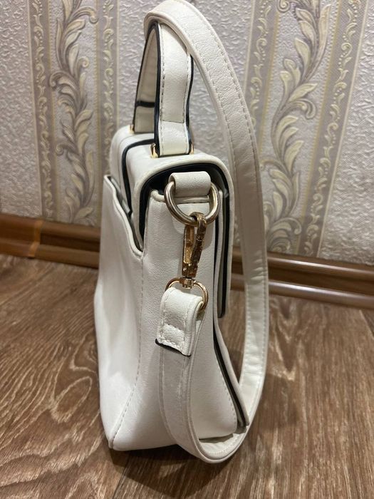 L. Pigeon Белая сумочка в хорошем состоянии