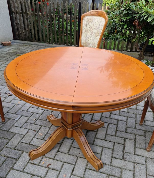 Stół okrągły rozkładany komplet cztery krzesła drewniany drewno orzech