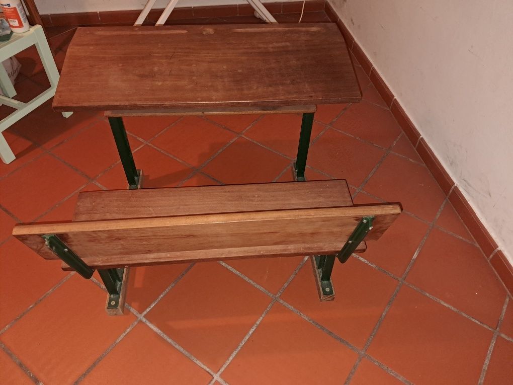 Secretária de escola primária