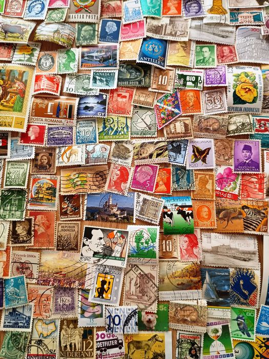 Znaczki pocztowe cały świat 1000szt + 100szt GRATIS