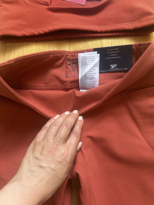 Продаю новый комплекс для занятия спорта reebok в размере s
