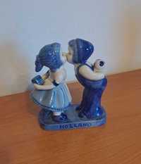 figurka porcelanowa Delft całującej się pary - Holandia