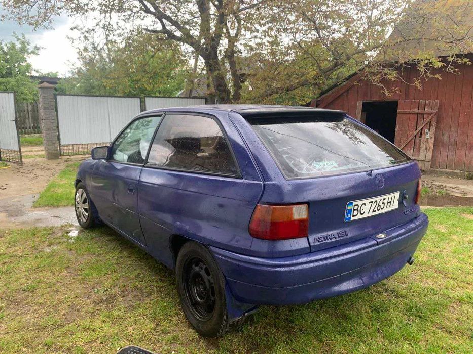 Опель в легковому авто