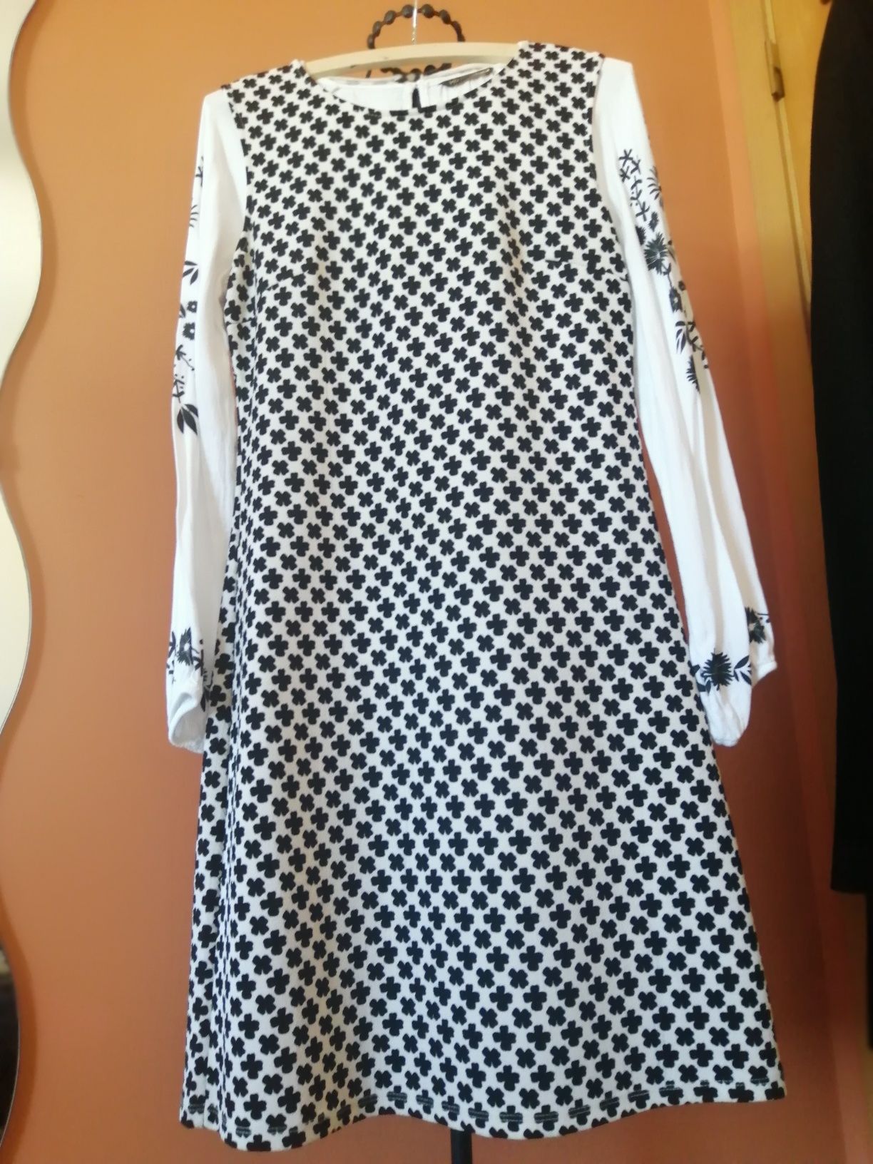 Vestido e blusa preto e branco M