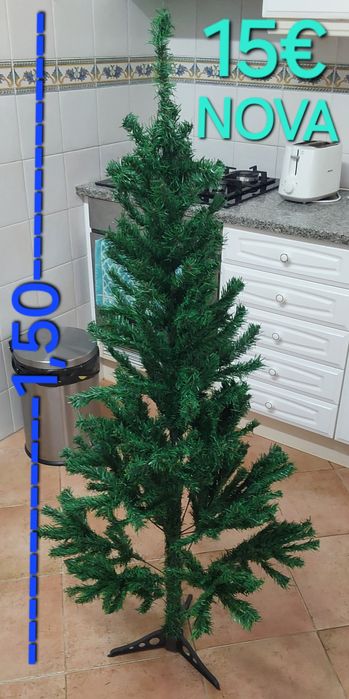 ÁRVORES DE NATAL EM MUITO BOM ESTADO.Casa,Quarto,Sala,Loja,Garagem.