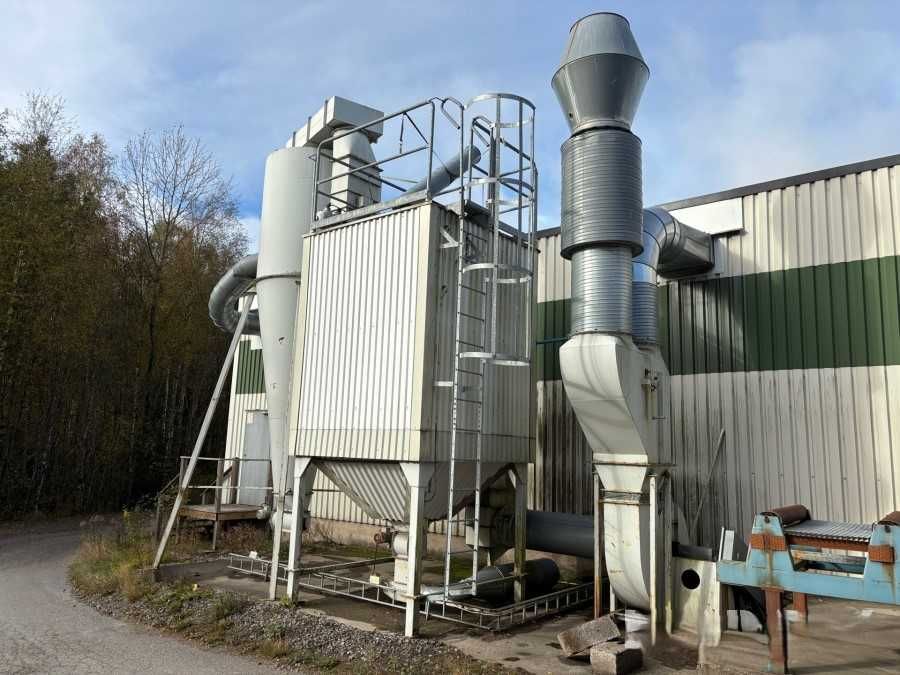 System filtracji do trocin- cyklon, szafa, silnik, rury, szafa