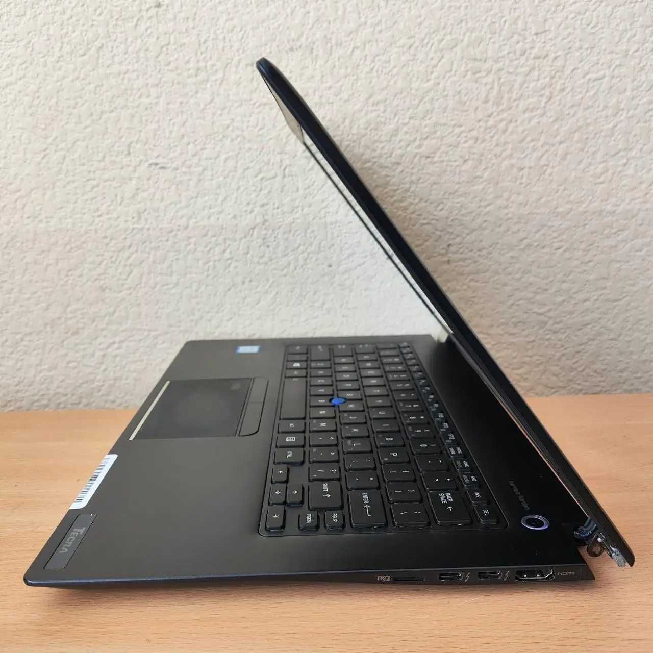 Toshiba TECRA X40-E 14" FHD/IPS i5-8250u/8 Gb DDR4/256 Gb SSD/UHD620