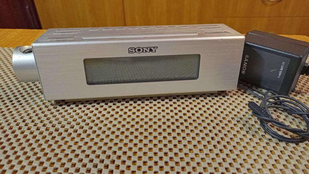 Радиочасы с проектором "Sony ICF-C717PJ"