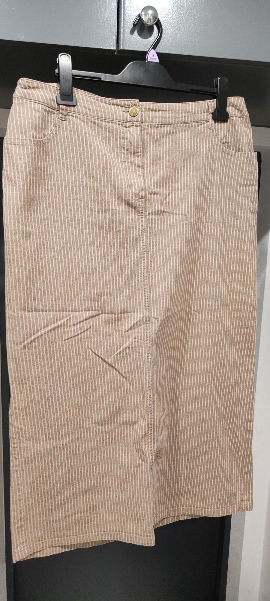 Ołówkowa jasnobrązowa spódnica w prążki r. 46