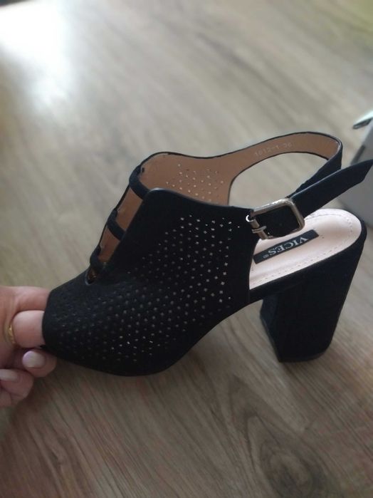 Жіночі босоніжки 36 розмір