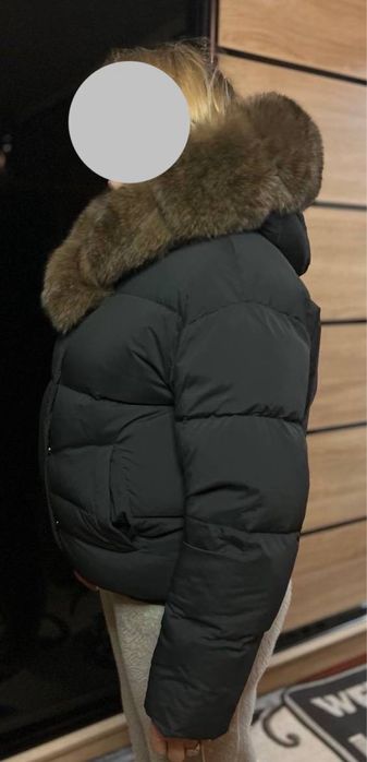 Продам пуховик з натуральним хутром