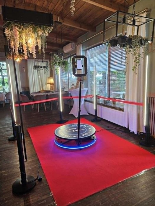 Fotobudka 360 -  Atrakcja na Urodziny Wesele Imprezę