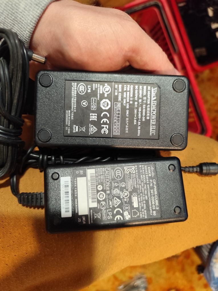блок питания 5V/4-3A 12V/2-3.3A, э різні штекери вольтажі/амперажі