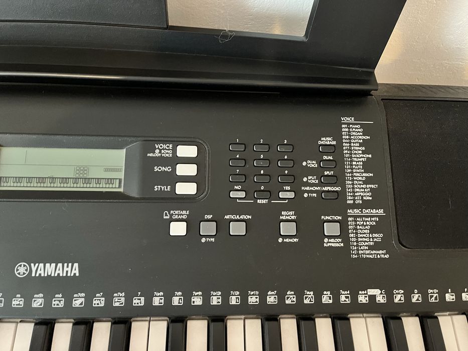 Синтезатор Yamaha PSR-E373