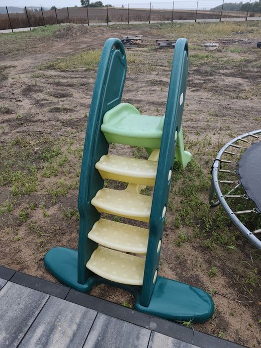 Zjeżdżalnia plastikowa dla dzieci