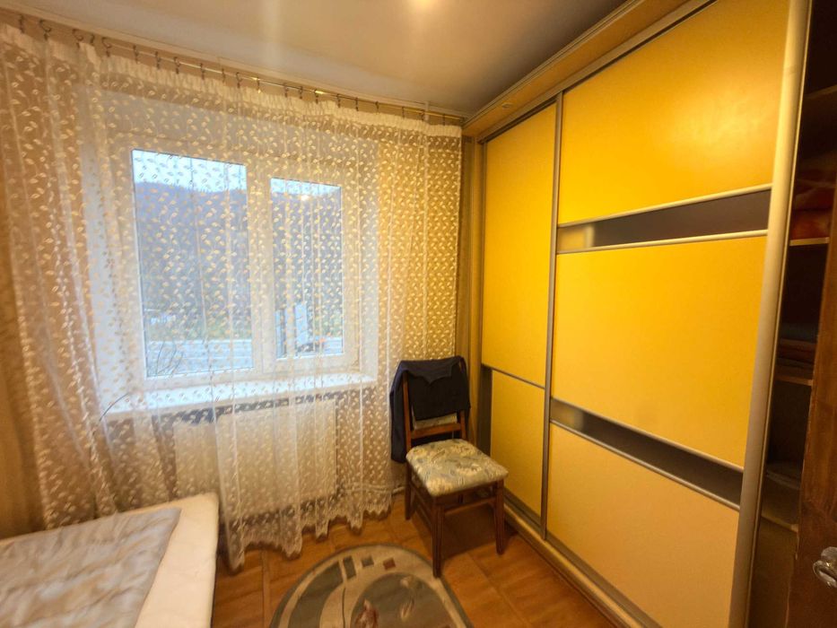 Продається квартира 3 кім., житловий стан, 66 м.кв., м.Яремче