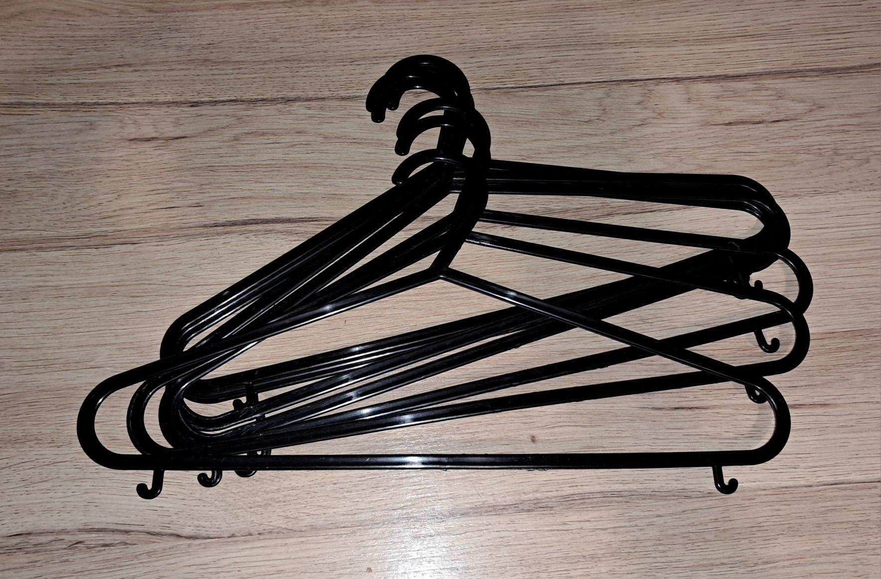 zestaw 30  x cienkie wieszaki plastikowe  czarne