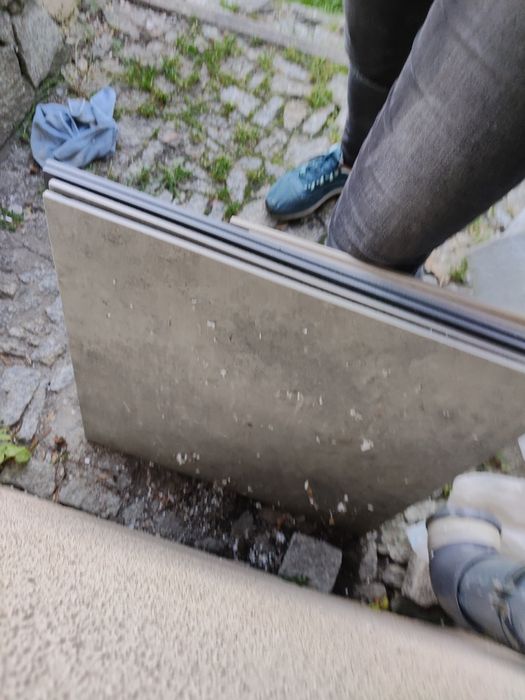 Resztki płytek gresowych