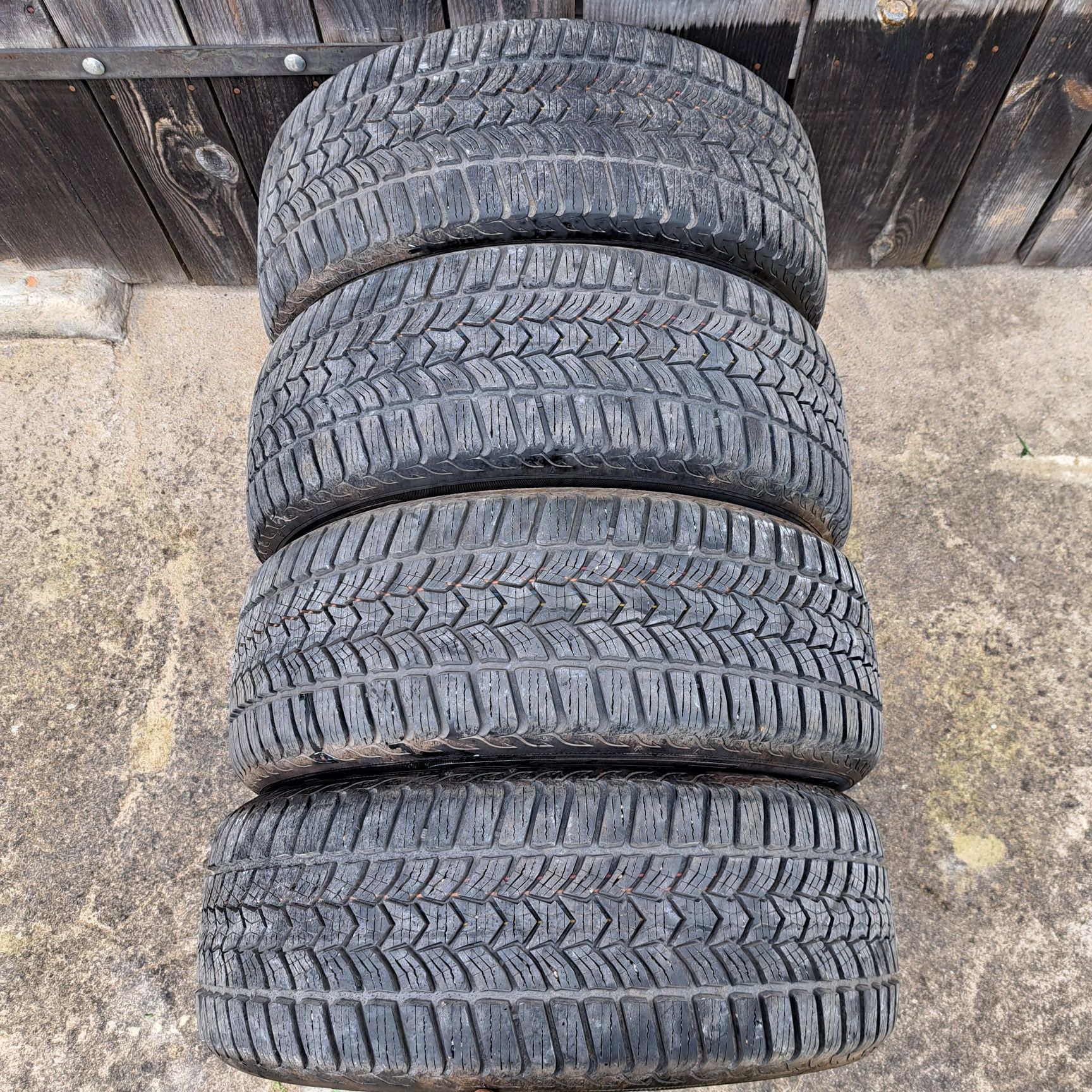 Opony 215/55 R16 Dębica Frigo HP2