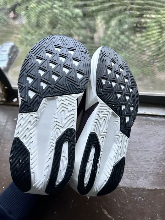 Жіночі бігові кросівки New Balance FuelCell Rebel v5