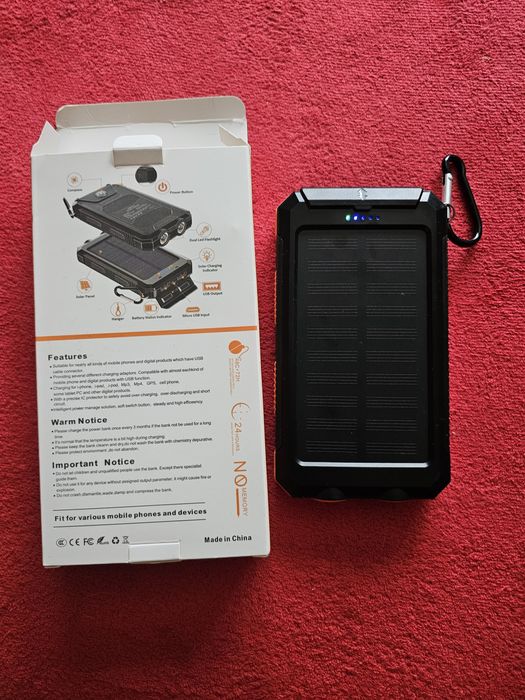 Power bank 10000mAh z solarem,  latarką i kompanem