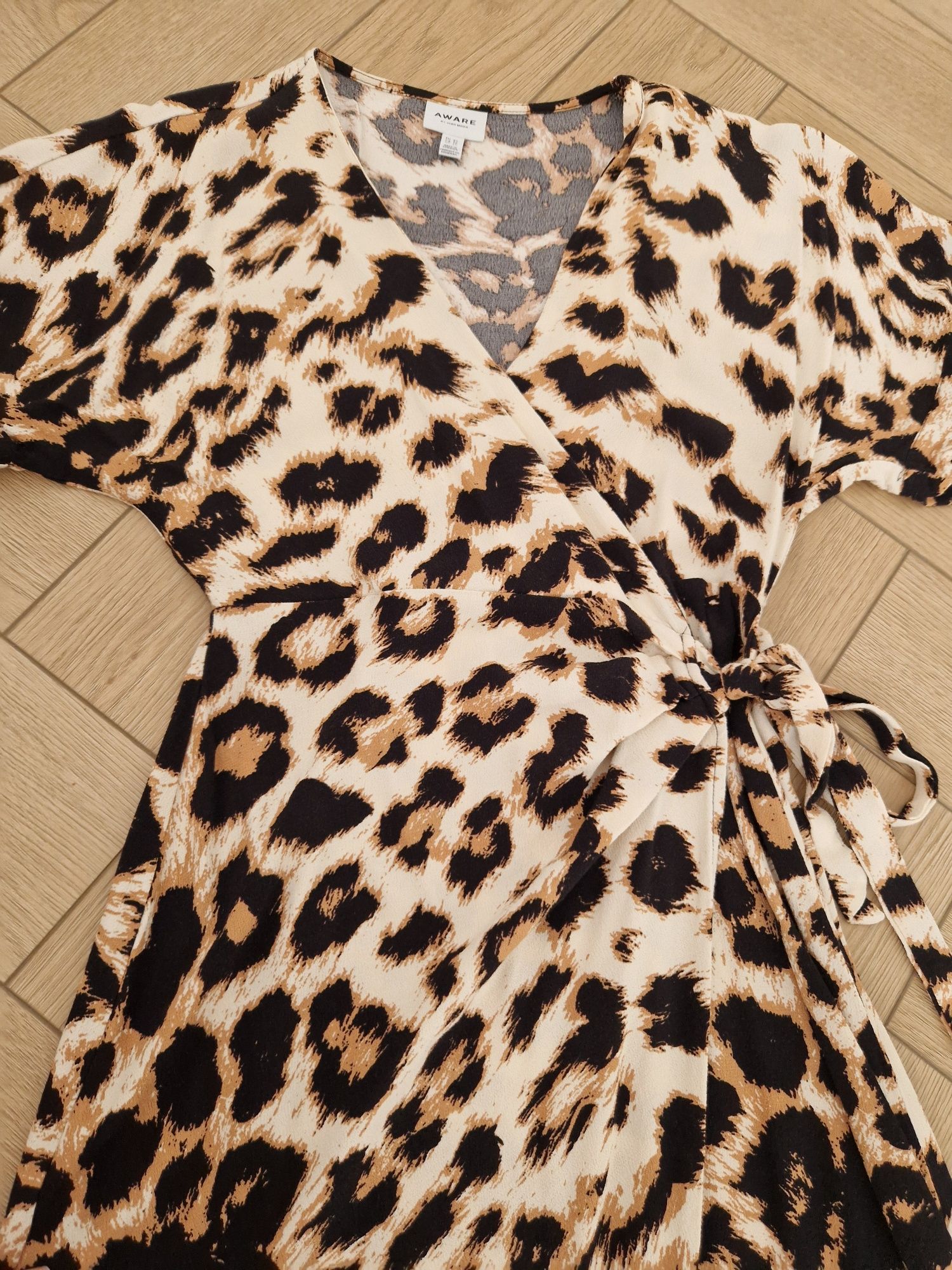 Kopertowa sukienka midi xs Aware Vero moda