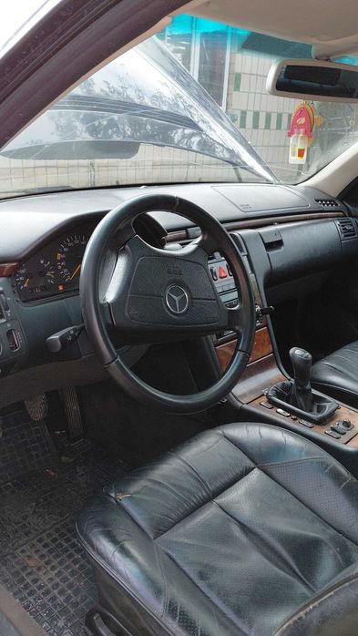Mercedes-Benz 210