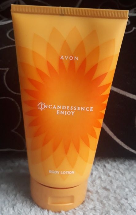 Balsam do ciała Incandessence Enjoy 150ml AVON