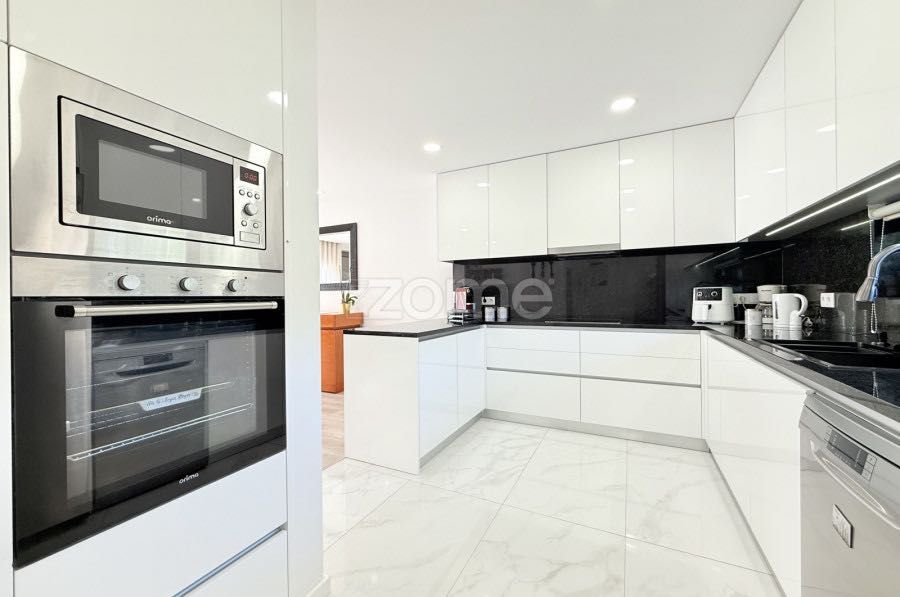 Moradia Geminada T4 no Louro