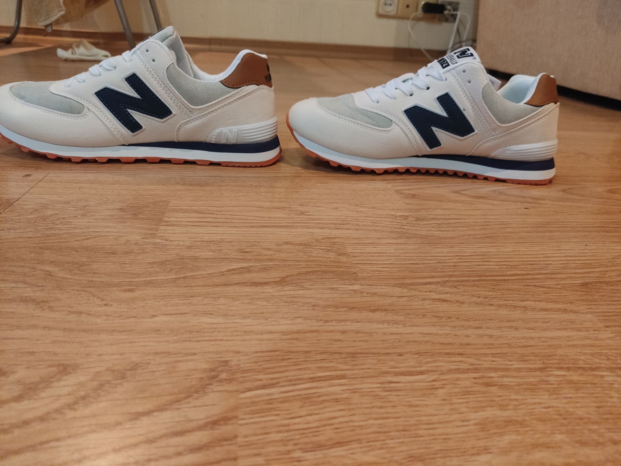 Новые кроссовки New Balance 42 размер (китайская версия). Хорошее каче