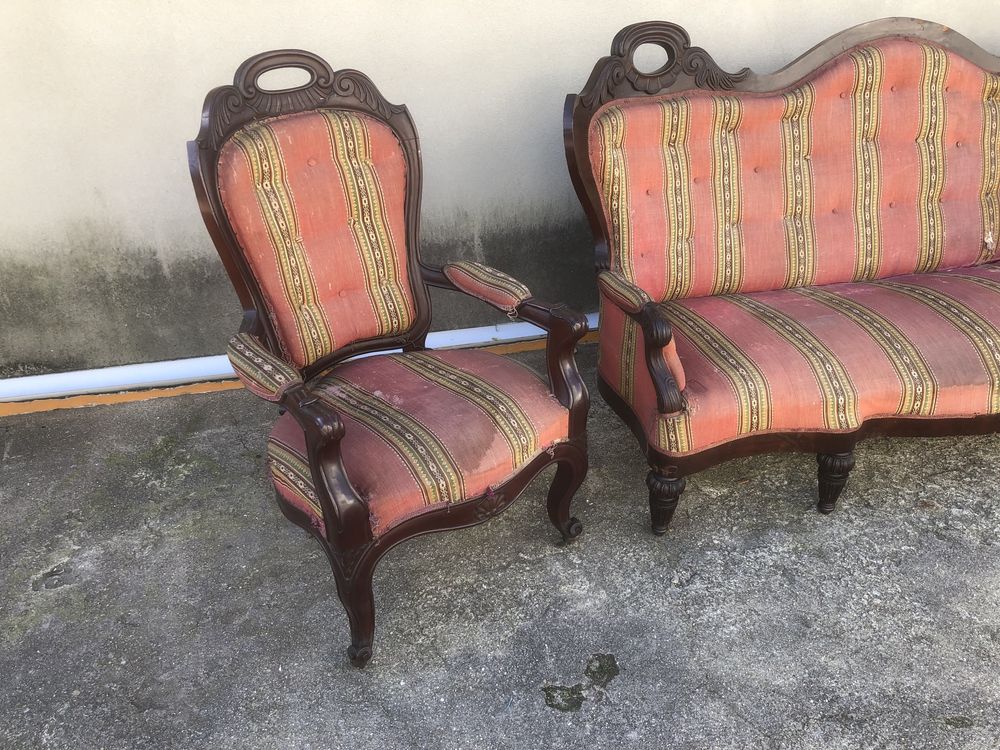 Imponente terno de canapé e 2 poltronas , sec XIX em vinhático